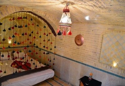 اقامتگاه بومگردی عمارت هفت رنگ — ۳