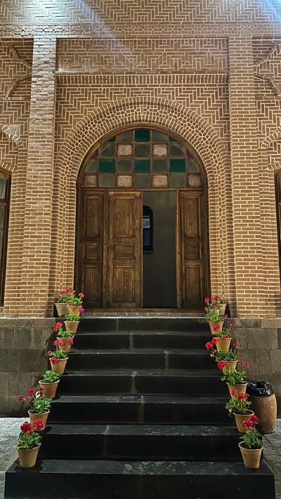 بوتیک هتل خانه صادقی اردبیل — ۵