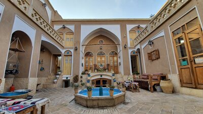 اقامتگاه بومگردی سرای سایه کاشان — ۱