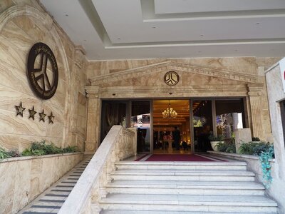 هتل بزرگ ۲ تهران — ۲