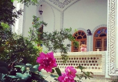 اقامتگاه سنتی خادمی کاشان — ۳